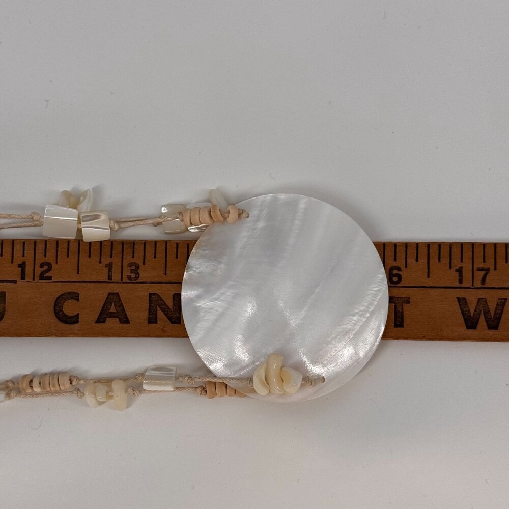 2/$18 SALE! Vtg Shell Necklace Womens Boho Mother Pearl Shell Bead Silver Toggle - Picture 2 of 6